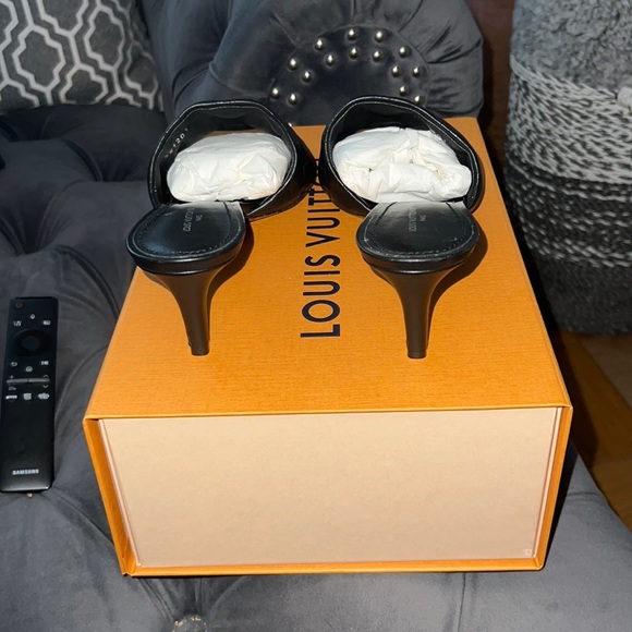 LOUIS VUITTON REVIVAL MULE - Picture 3 of 10